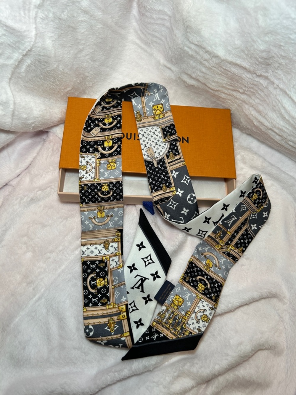 389. Louis Vuitton Let's Go BB Bandeau in Nior - Picture 3 of 7
